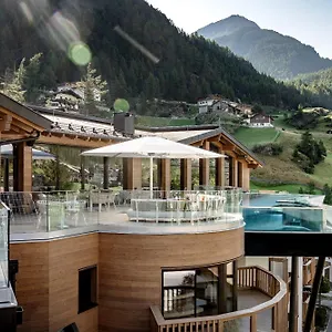 - Alpine . Luxury . Life Hotel Solden